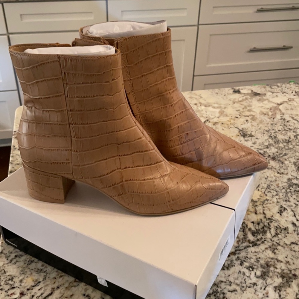 NWT Dolce Vita Boots cafe croco print leather